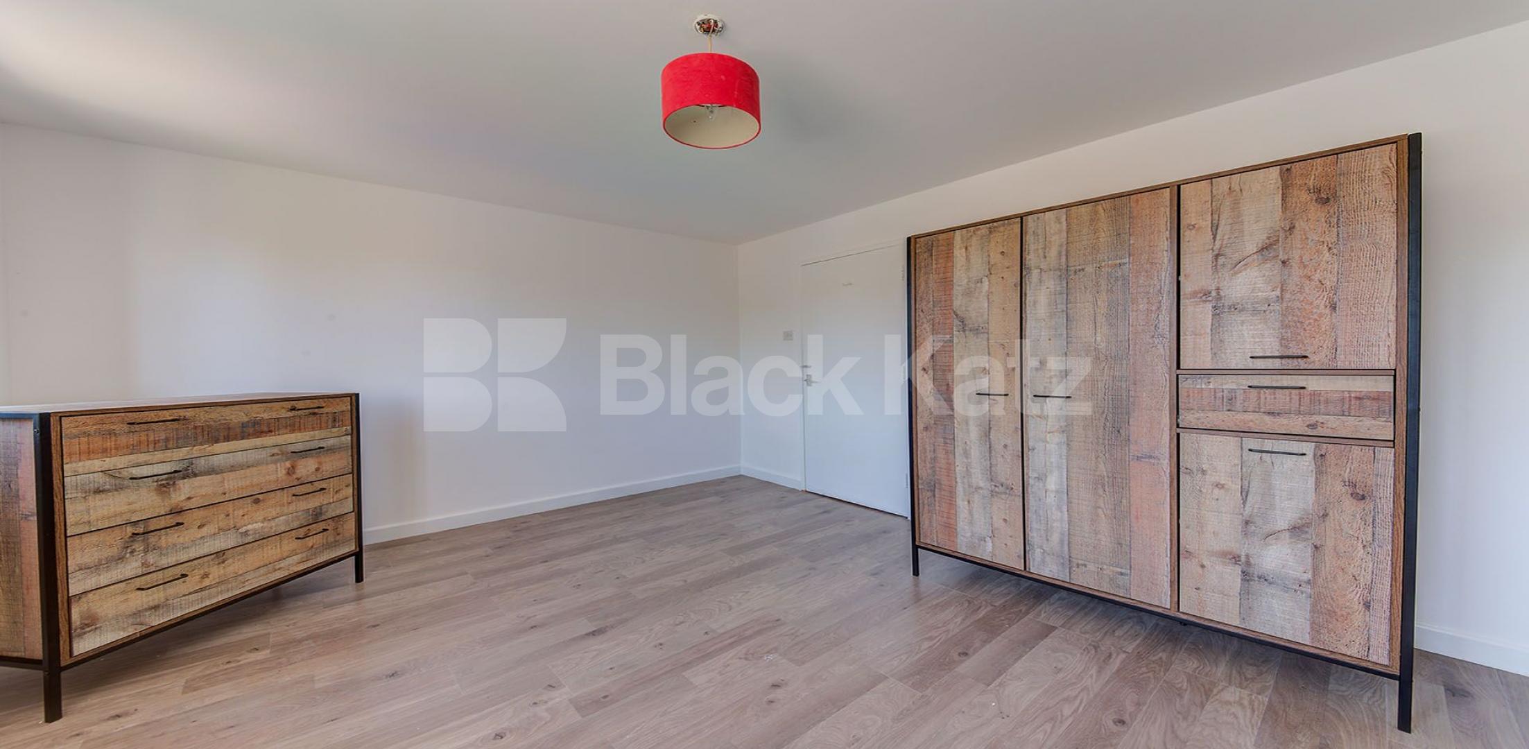 			New Instruction! Canal View!, 1 Bedroom, 1 bath, 1 reception Apartment			 Bream Close, Tottenham